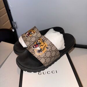Men-Gucci Slides. Gucci size 9, US 10. Worn twice while on vacation. Like New.